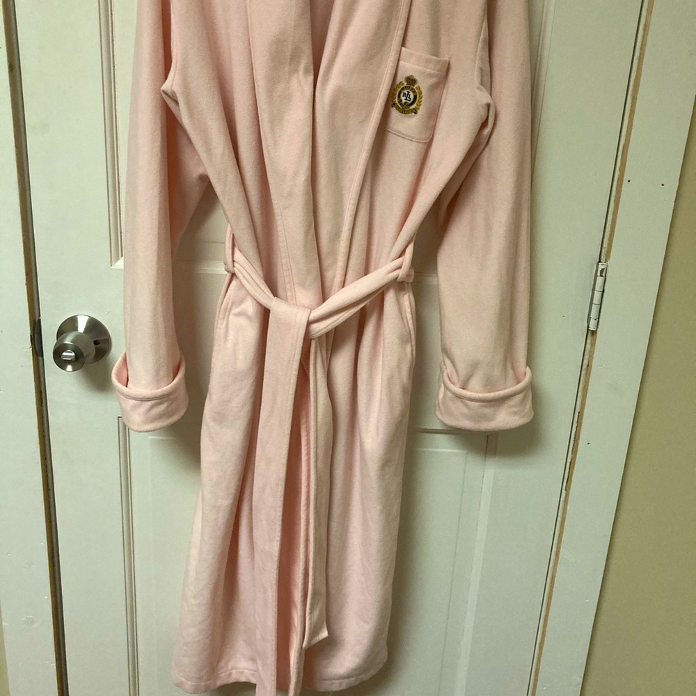 Luxuriously soft feeling fleece full length robe by Ralph Lauren! 100% polyester